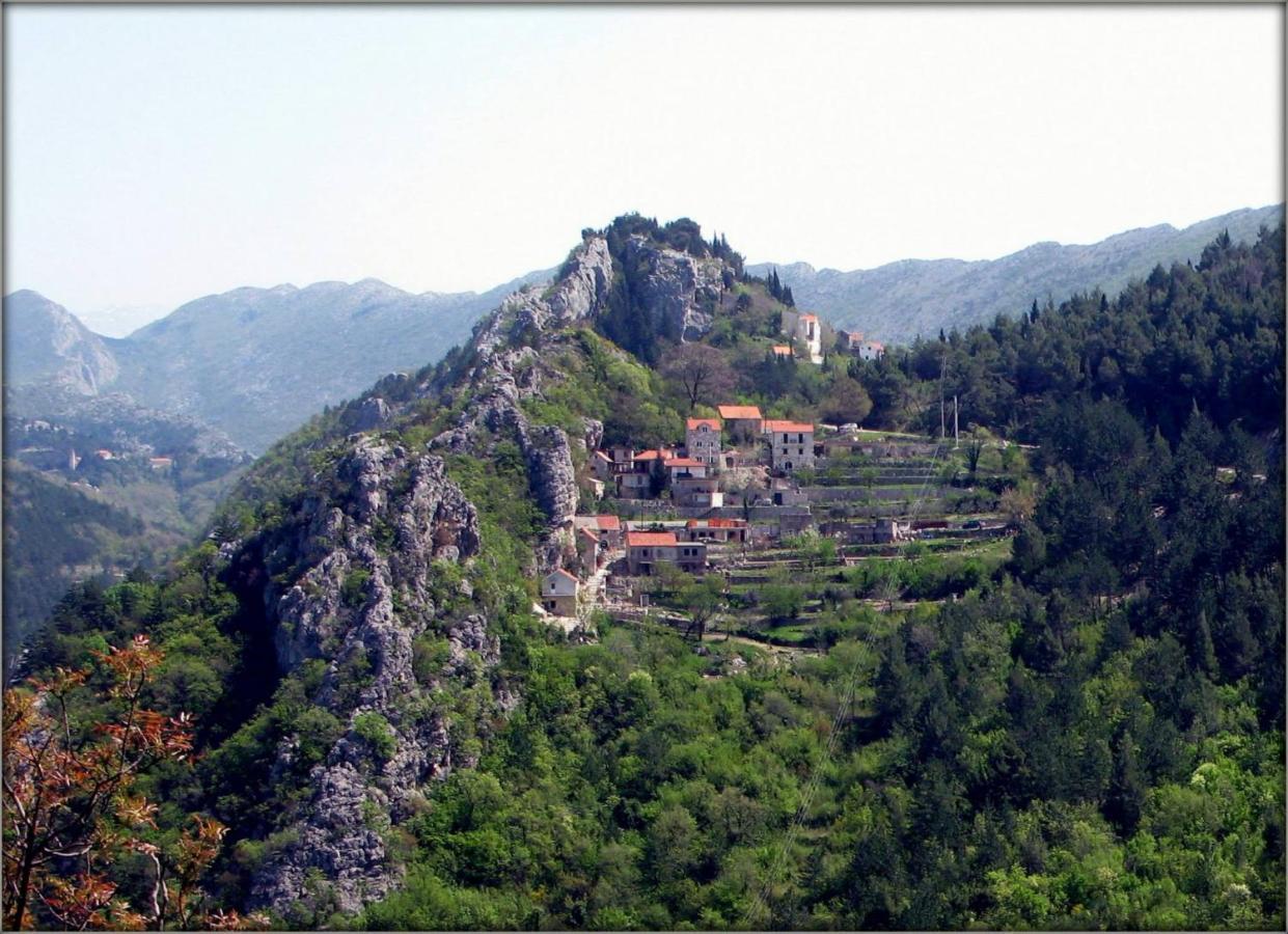 Mini Stone House Villa Omiš Buitenkant foto